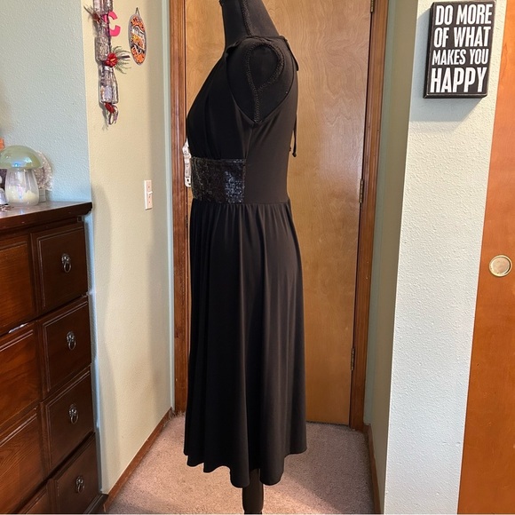 R&M Richards black sleeveless dress with sequins keyhole opening mid length 6 - Picture 4 of 13